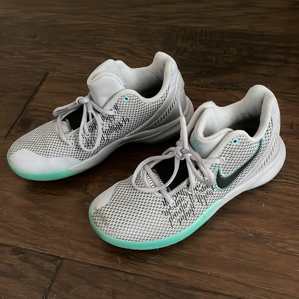 Nike Kyrie Flytrap II EP Wolf Grey; Size 7.5; light wear